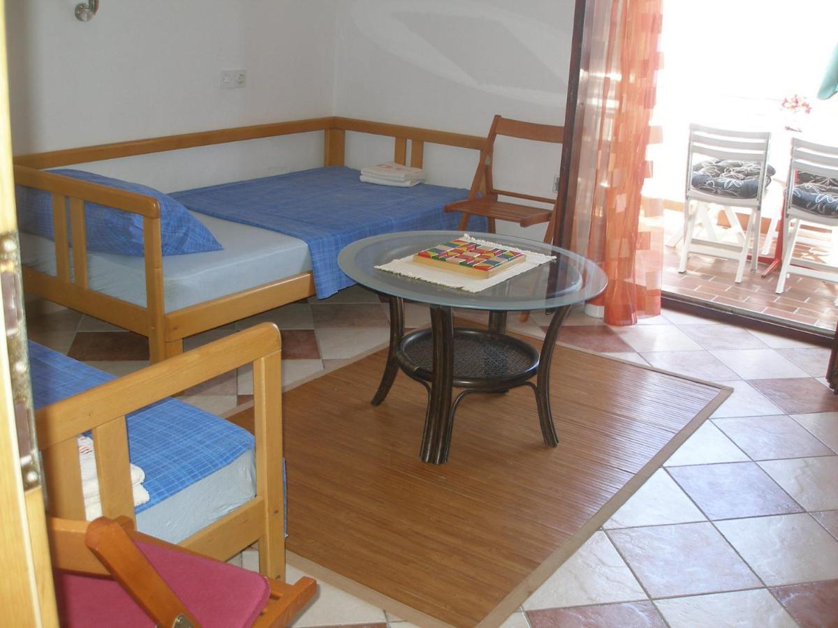 Apartment Pepo Pag Паг Екстериор снимка